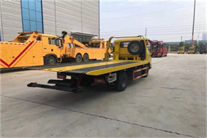 乌伊岭非事故拖车