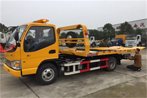 乌伊岭哪里有拖车服务