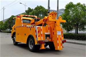 乌伊岭高速路拖车费